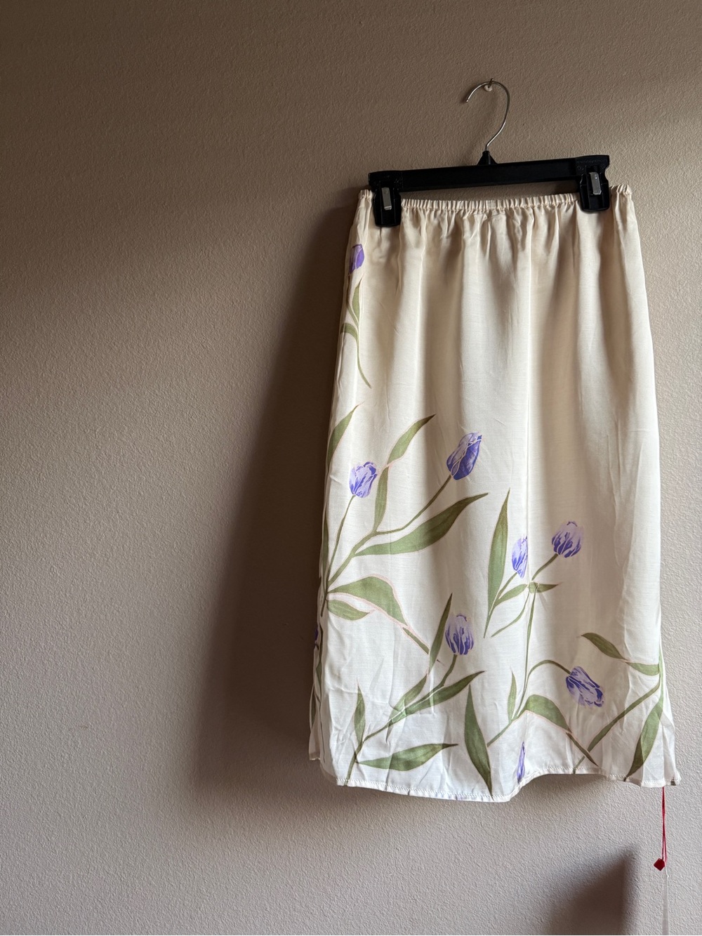 NWT rouje Cream Floral Midi Skirt with Purple Tulip Print